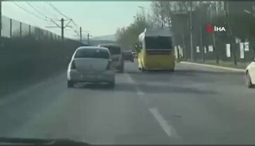 Bursa'da trafik terörü: peş peşe makas attı, kameraya yakalandı