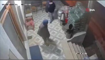 Başıboş köpek dehşet saçtı! Talihsiz adam parmağından oldu...
