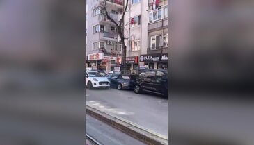 Bursa'nın en işlek caddesinde tepki çeken manzara! Kiralık araçlar yolu kapladı...