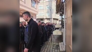 Bursa'da silahlı saldırıda hayatını kaybeden baba ile oğlu toprağa verildi