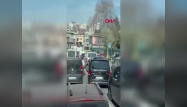 Yol verme tartışması meydan muharebesine döndü! Minibüs şoförü motosikletliyi bıçakladı...