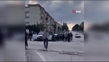 Bursa'da kontrolsüz kavşakta kaza! 2 yaralı var...