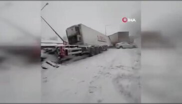 Bitlis'te 4 tır ve 2 otomobil çarpıştı: 5 yaralı