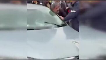 Trafikte dehşet anları! Küçük kıza çarpıp, kalabalığı ezmeye çalıştı