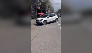 Bursa'nın bu caddesinde yürümek çileye döndü! Kaldırım yok masa çok...