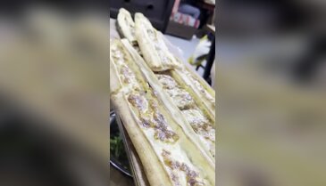 Bursa'da efsane lezzet ve eğlence bir arada! 1642 Etliekmek'te yer yerinden oynuyor