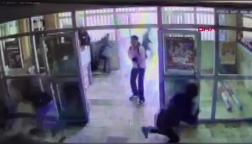 Liseye silahlı saldırı! Görüntüler ortaya çıktı