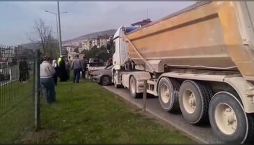 Bursa'da tır, önüne kattığı otomobili ölüme sürükledi!