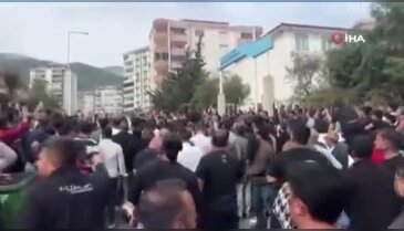 Silahlı okul saldırısında veliler ile güvenlik güçleri arasında arbede çıktı!