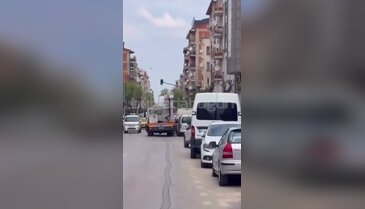 Bursa'da o caddeye neşter! Hatalı park eden araçlar çekiliyor...