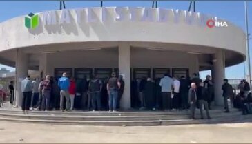Bursaspor kombinelerine büyük ilgi, taraftar saatlerce kuyrukta bekledi