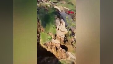 Bursa'da iki mahalleyi birbirine bağlayan yol ulaşıma kapandı!