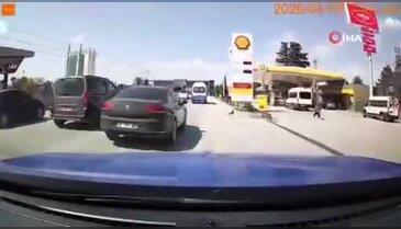Bursa'da zor anlar! Trafiği tehlikeye attı