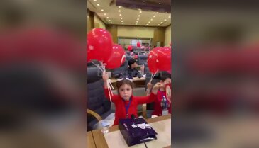 Geleceğin sahipleri sahnede! Bursa Büyükşehir'de meclis koltuğuna çocuklar oturdu...