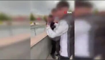 Çocuk çocuğu darbetti! Tekmeler tokatlar havada uçuştu