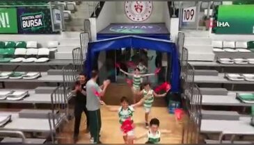 Bursaspor Basketbol Takımı'nı 1.20'lik minikler terletti