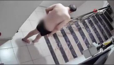 Apartmanda dehşet anları! Bıçakla dolaştı, evini yaktı... Sonu hastanede bitti