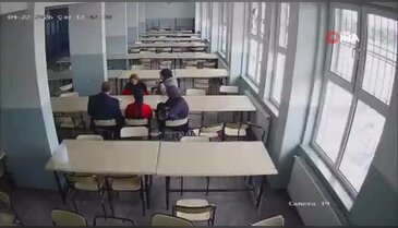Öğrencisini Heimlich manevrasıyla kurtardı