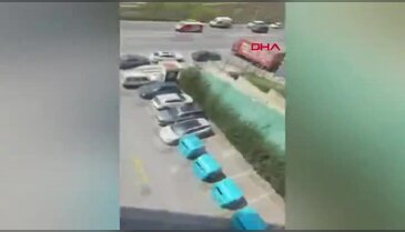 Sosyal medyayı ayağa kaldıran görüntü: "Babası kurtarsın' diyerek pencereden sarkıttı!