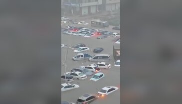 Şiddetli yağışla birlikte gelen sel ülkeyi felç etti! "Yüzyılda bir görülebilecek olay"