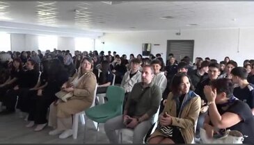 Bursa'da yıkılan okulun mezunları 'Kariyer Haftası'nda buluştu! Gençlere altın tavsiyeler