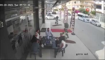 Sohbetin ortasına düşen davetsiz misafir! Neye uğradıklarını şaşırdılar...
