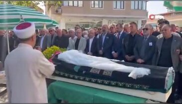 Bursa'da cinayete kurban giden genç avukat toprağa verildi