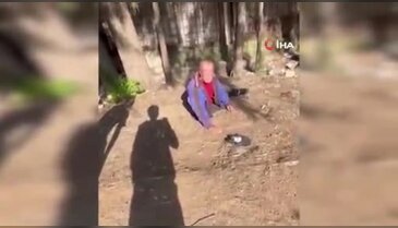 Etkileşim uğruna büyük terbiyesizlik! Sokakta uyuyan yaşlı adamı tekmeleyip kameraya aldılar...