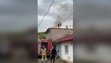 İznik'te yangın paniği! Yaşlı adam alevlere çatıda müdahale etti