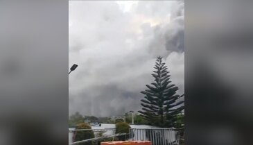 Mayon yanardağı patladı: Yerleşim yerleri küle döndü!