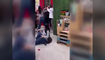 Bursa'daki market kavgasında şok eden görüntüler! Müşteri ve çalışan birbirine girdi...
