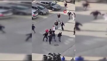 Tekmeli tokatlı kavga 'anne terliği' ile bitti! Olay saniye saniye kamerada...