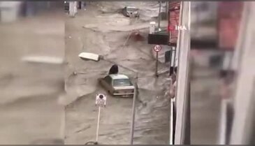Samsun'da sağanak yağış sele dönüştü!