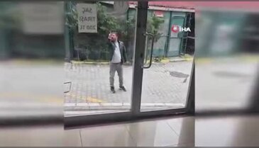 Para vermeden tıraş olduğu berber "Bir daha gelme" dedi! Akrabalarıyla dükkanı bastı...