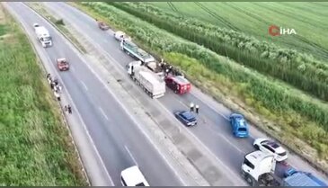 Bursa'da tırla çarpışan kamyon hurdaya döndü! Sürücü kurtarılamadı...