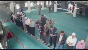 Her şey cemaatin gözünün önünde oldu! İmam yetişmeseydi...