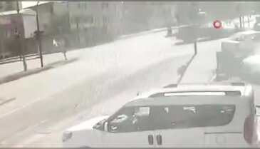Bursa'da kırmızı ışık ihlali kazaya neden oldu! Sürücü hastanelik oldu...