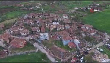 Hortumun vurduğu köyden yürek yakan görüntüler!