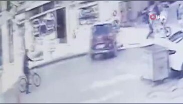 Ters yönden geldi, kaldırımda bekleyen genç kadını ezdi! Kaza anı kamerada...