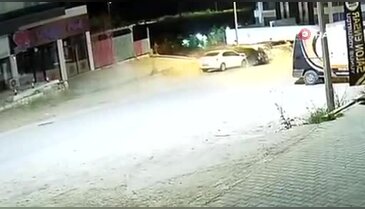 Bursa'da uyuyan sürücü ortalığı birbirine kattı! O anlar kamerada