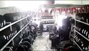 Bayrampaşa'da iş yerine düzenlenen silahlı saldırı kamerada
