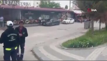 Herkes kendini sokağa attı: Deprem anı kamerada!