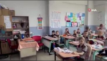 Bursa'da sınıfın ortasında şaşırtan görüntü! Öğrenciler her gün onu kontrol ediyor...