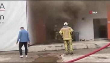 Bursa'da koltuk fabrikasından alevler yükseldi! 2 kişi dumandan etkilendi...
