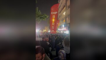 Bursalılar CHP il binası önünde toplandı