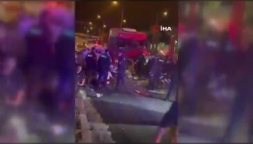 Bayram yolunda katliam gibi kaza! Tır, iki otomobili biçti