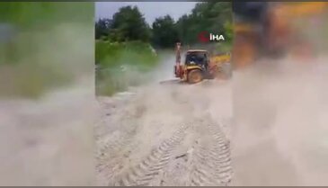 Şiddetli dolu yolları kapattı