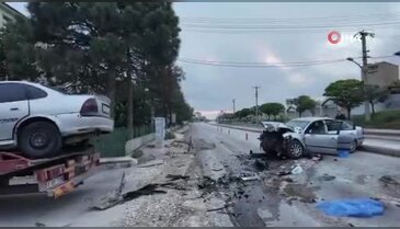Gece yarısı feci kaza: İki otomobil çarpıştı, olay yerinde can pazarı yaşandı!