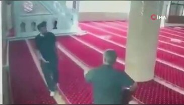 Camide temizlik yapan imama şok saldırı! Saniye saniye kamerada...