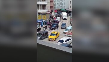 Bursa'da esnaf kavgası kamerada! Sokak bir anda karıştı...
